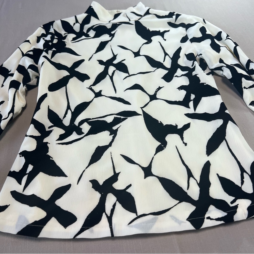 Hidemi Black & White Abstract Bird Print Mock Neck Top – Women’s Small - Picture 3 of 13